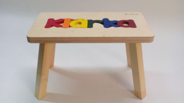 Dřevěná stolička CUBS se JMÉNEM KLÁRKA  barevná