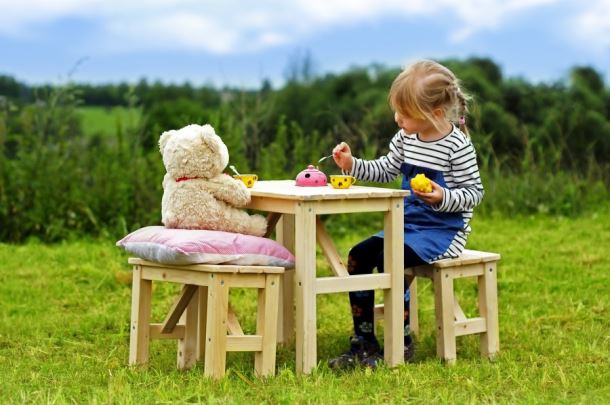 Dětský dřevěný piknikový set