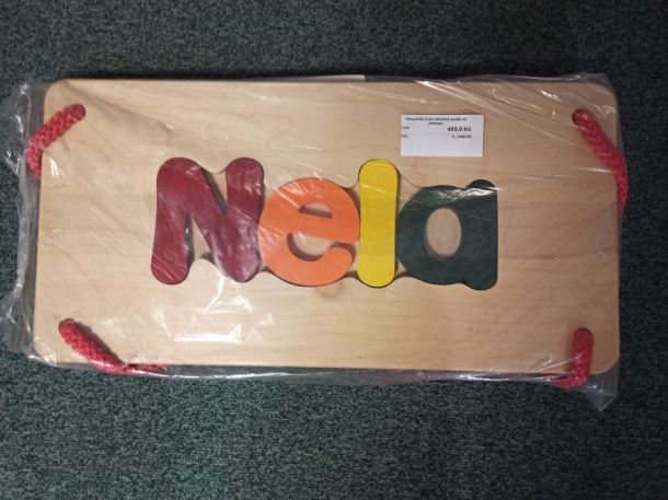 Houpačka Cubs dřevěná sedák se jménem NELA