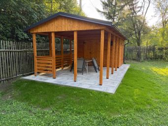 Správný podklad a montáž zahradního domku: kompletní průvodce